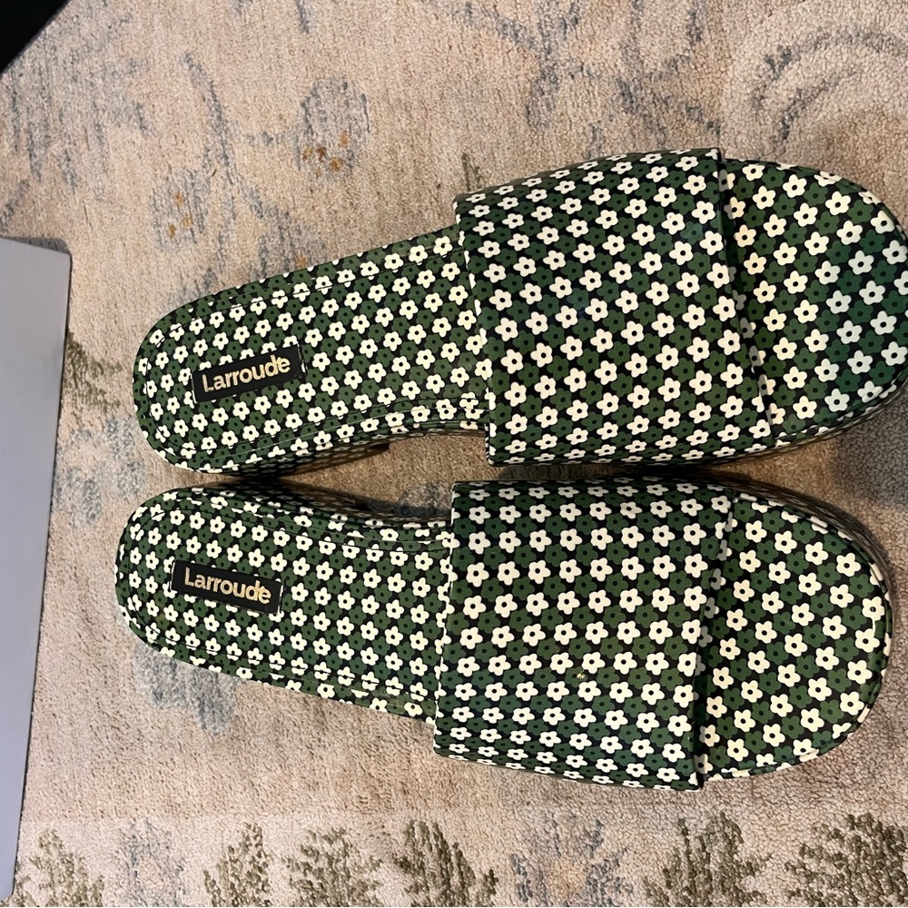 Larroude Floral Green Women's Sandals